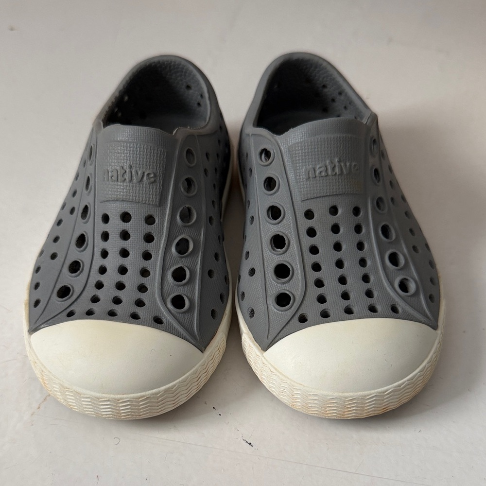 Native Kids Slip-On Water Shoes in Gray with White Toe